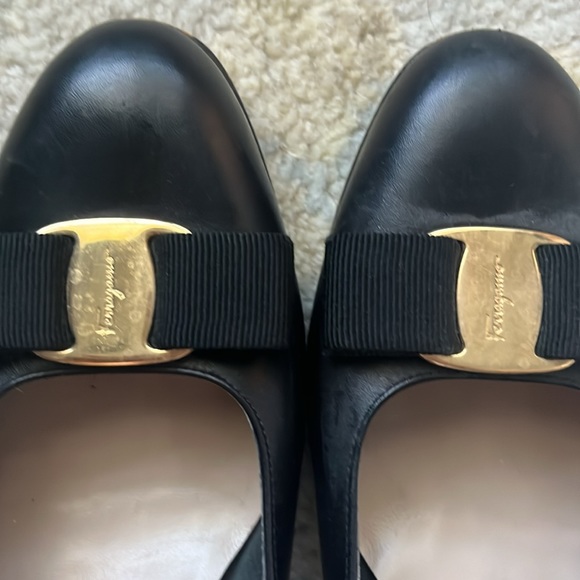 Salvatore Ferragamo Vara Bow Flat Navy Size 9B Authentic - Picture 5 of 9